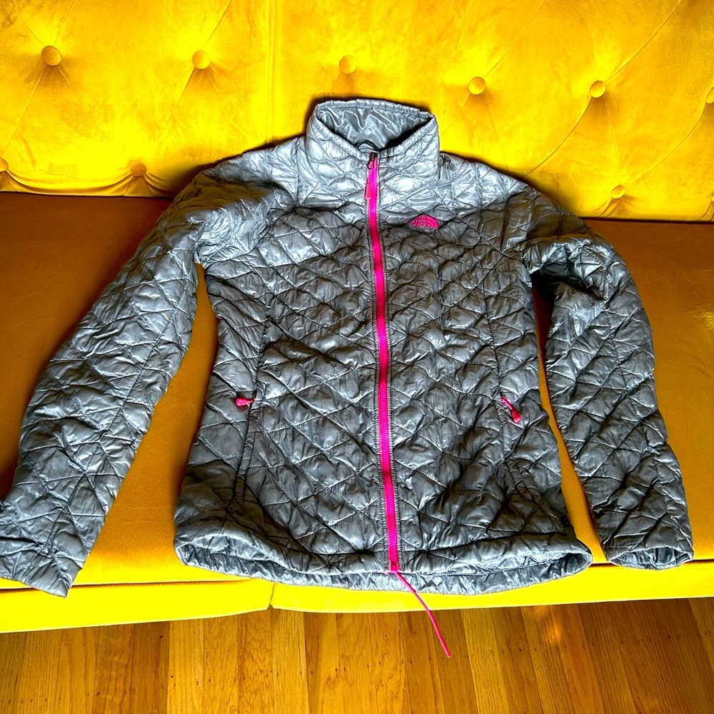 The North Face Women's silver/grey puff Jacket with bright Pink Accents